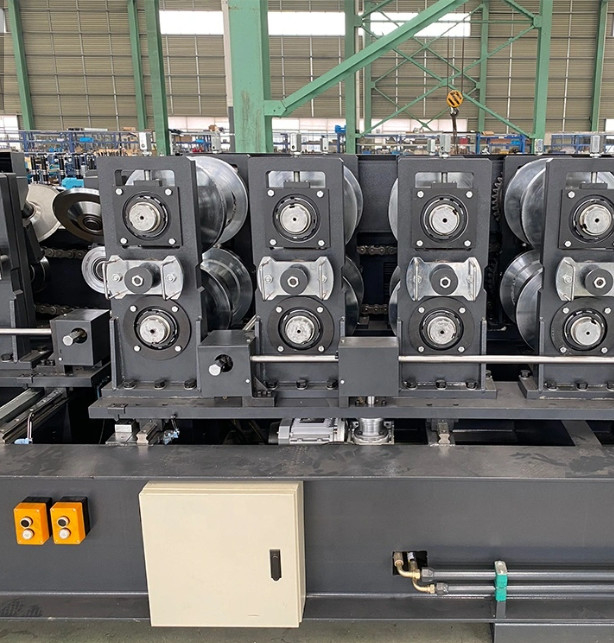 오토마테드 CZ 중도리 롤 성형기 스터드와 트랙 냉기 롤 포멀  5.5 kw